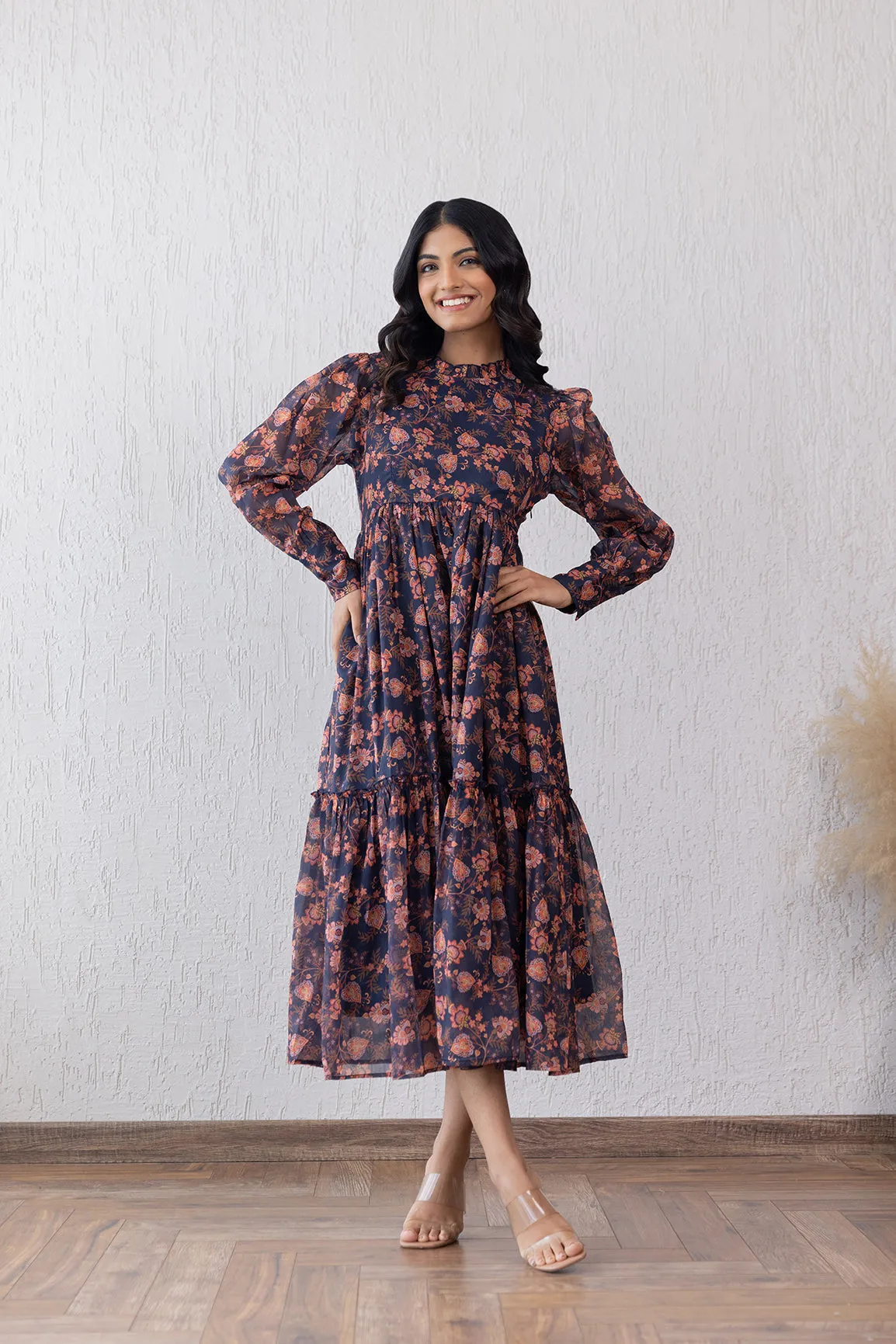 MOTIF CLOSED NECK MAXI