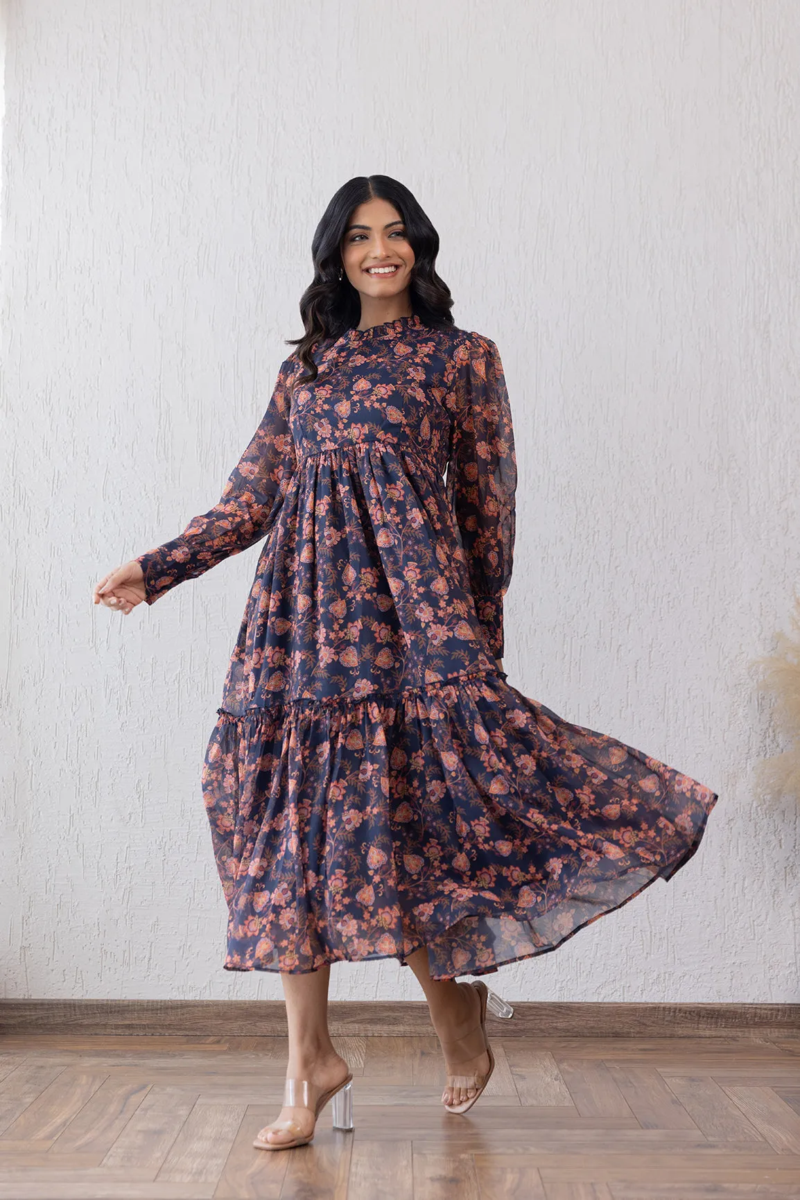 MOTIF CLOSED NECK MAXI