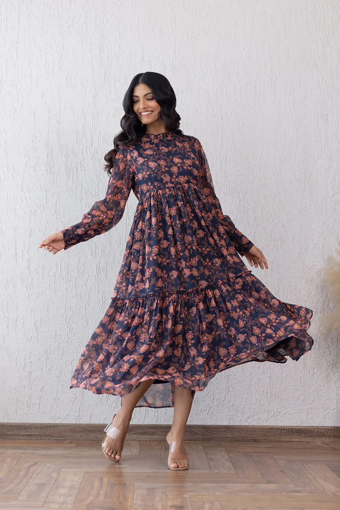 MOTIF CLOSED NECK MAXI