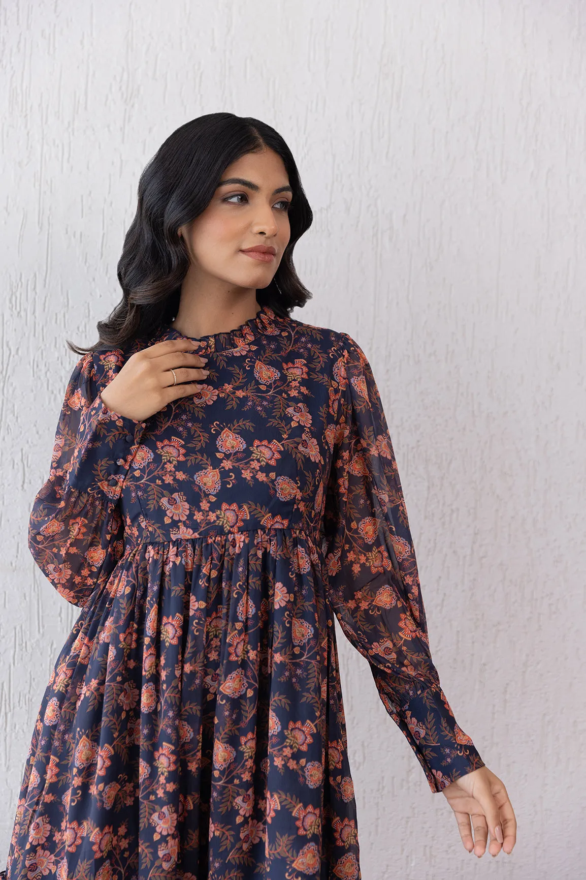 MOTIF CLOSED NECK MAXI