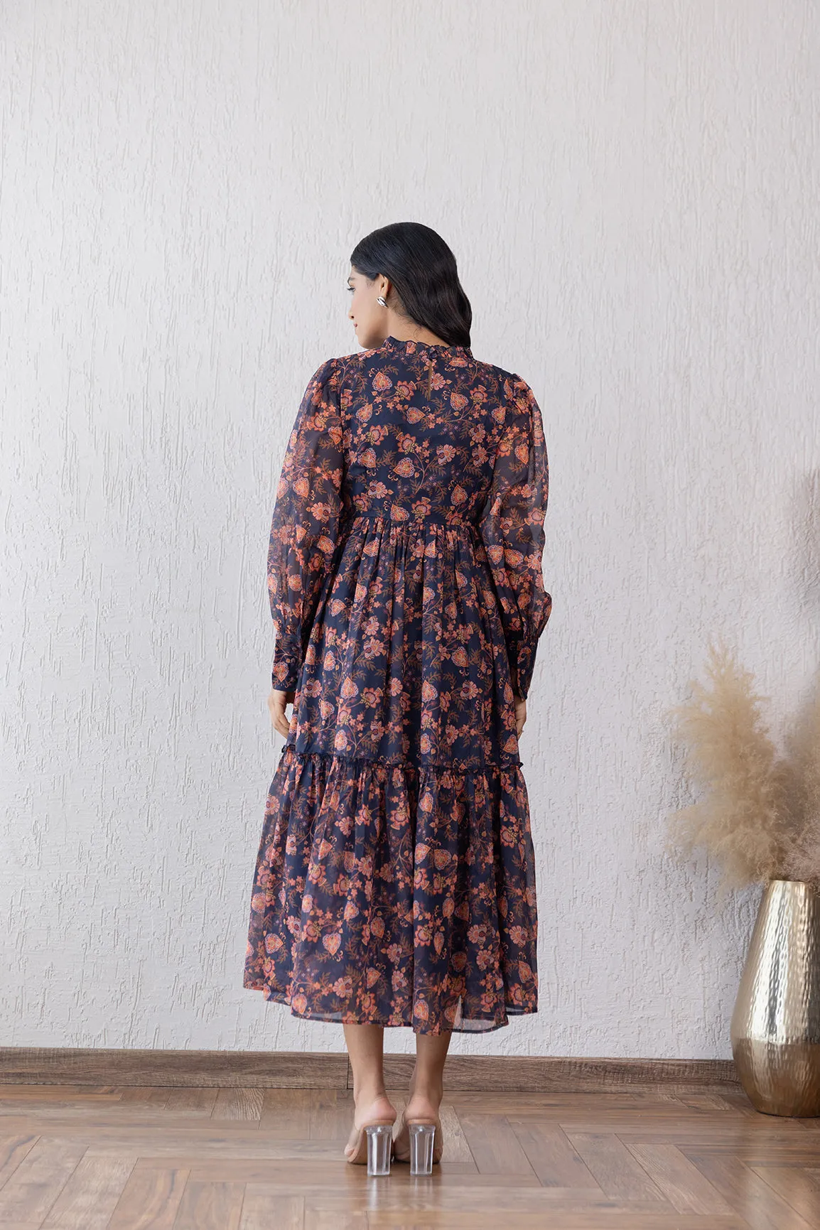 MOTIF CLOSED NECK MAXI