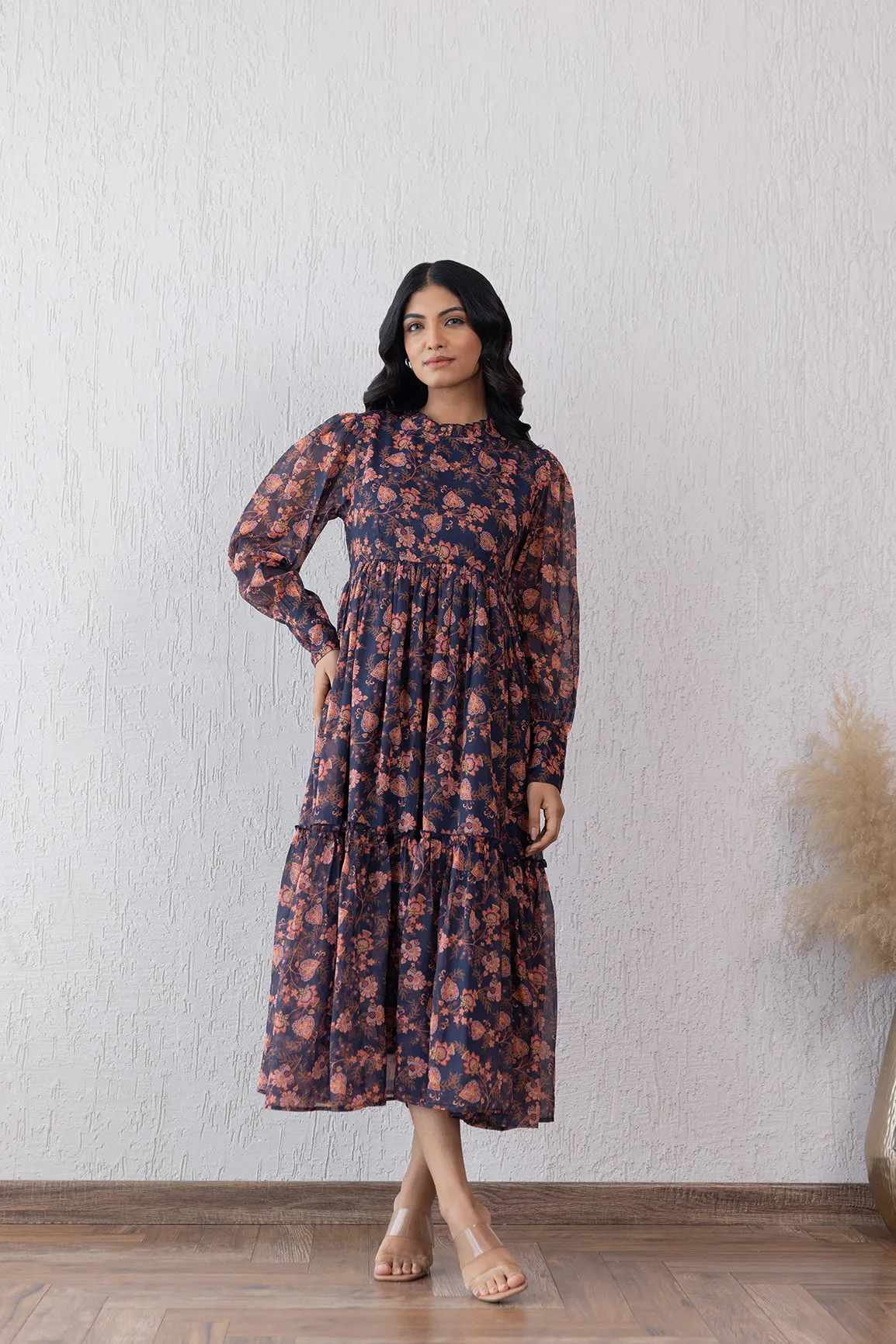 MOTIF CLOSED NECK MAXI