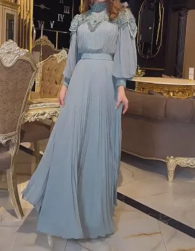 Solid Lace Pleated Maxi Dress